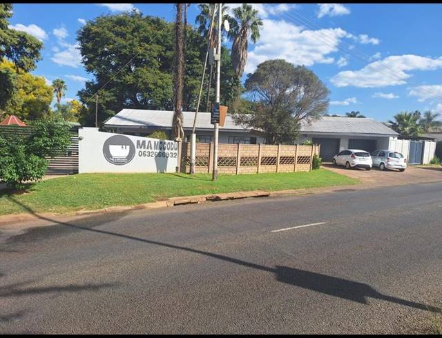 4 BEDROOM HOUSE FOR SALE IN EAST LYNNE